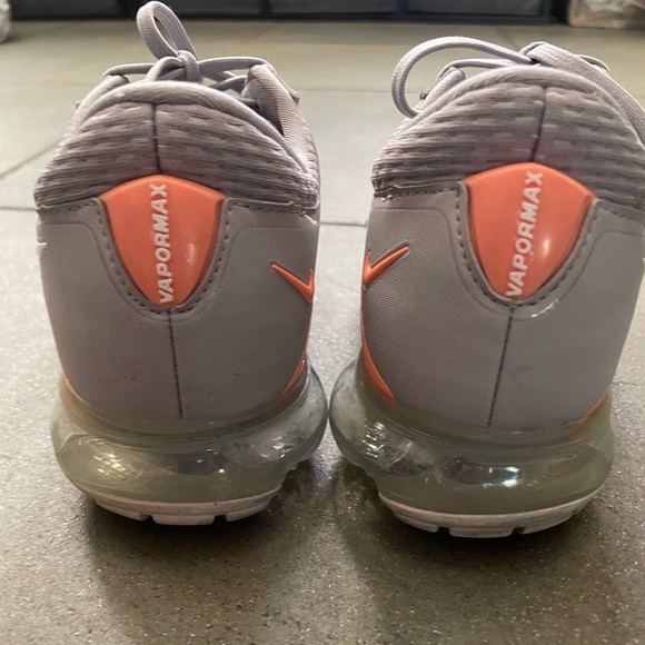 Woman vapormax brand new no box peach color with gray - Picture 2 of 3
